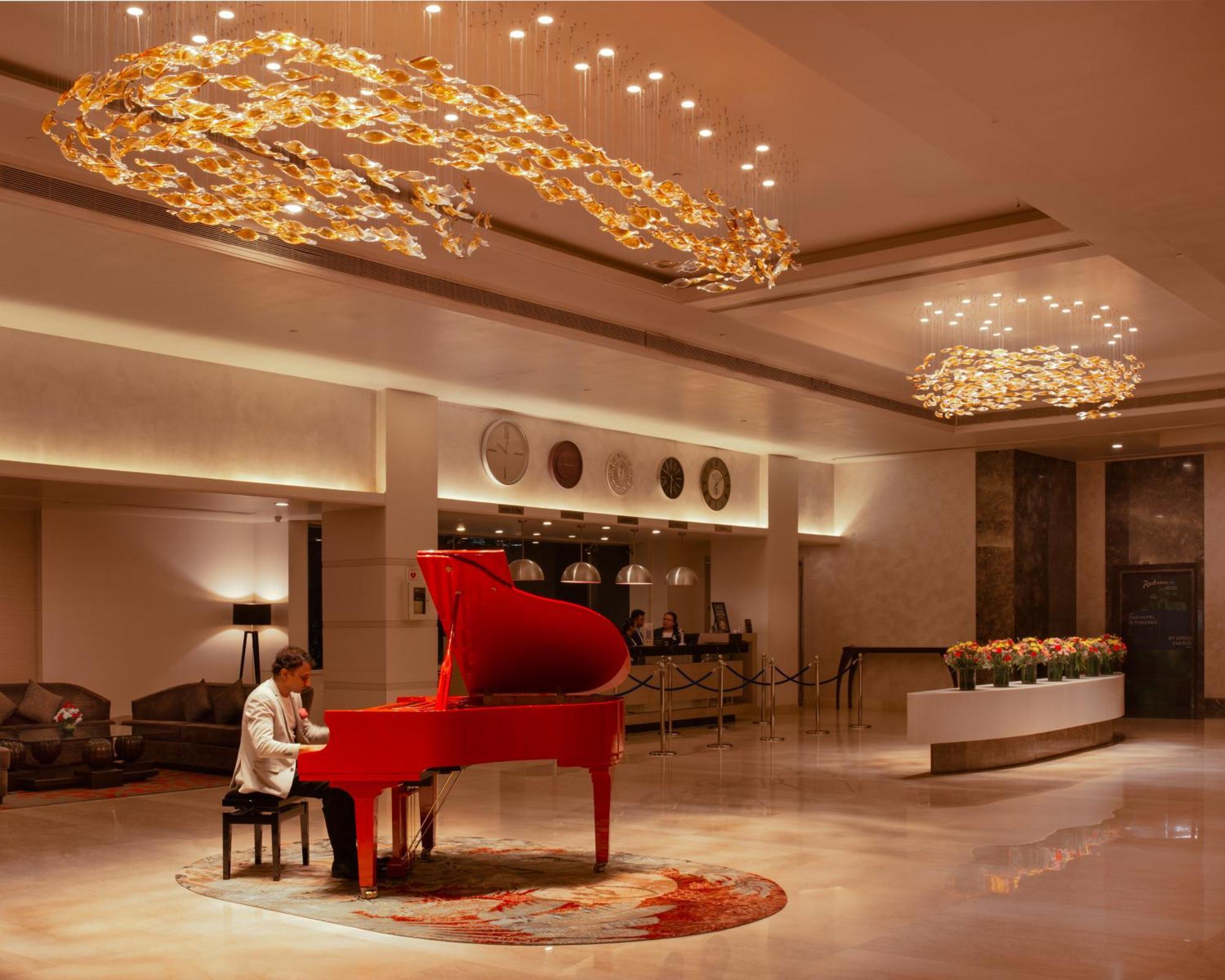 Hotel Radisson Blu Bengaluru Outer Ring Road Exterior foto