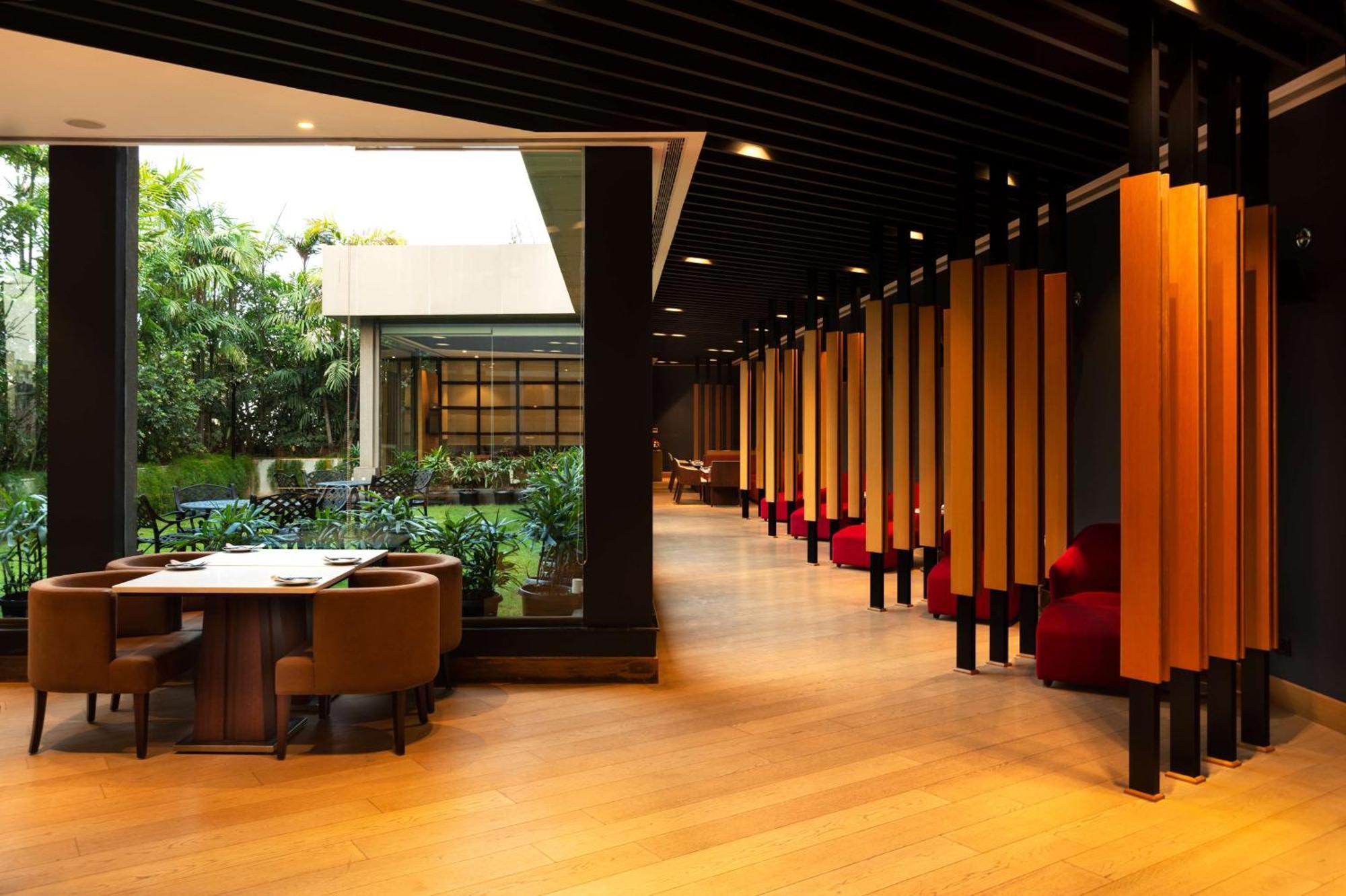 Hotel Radisson Blu Bengaluru Outer Ring Road Exterior foto
