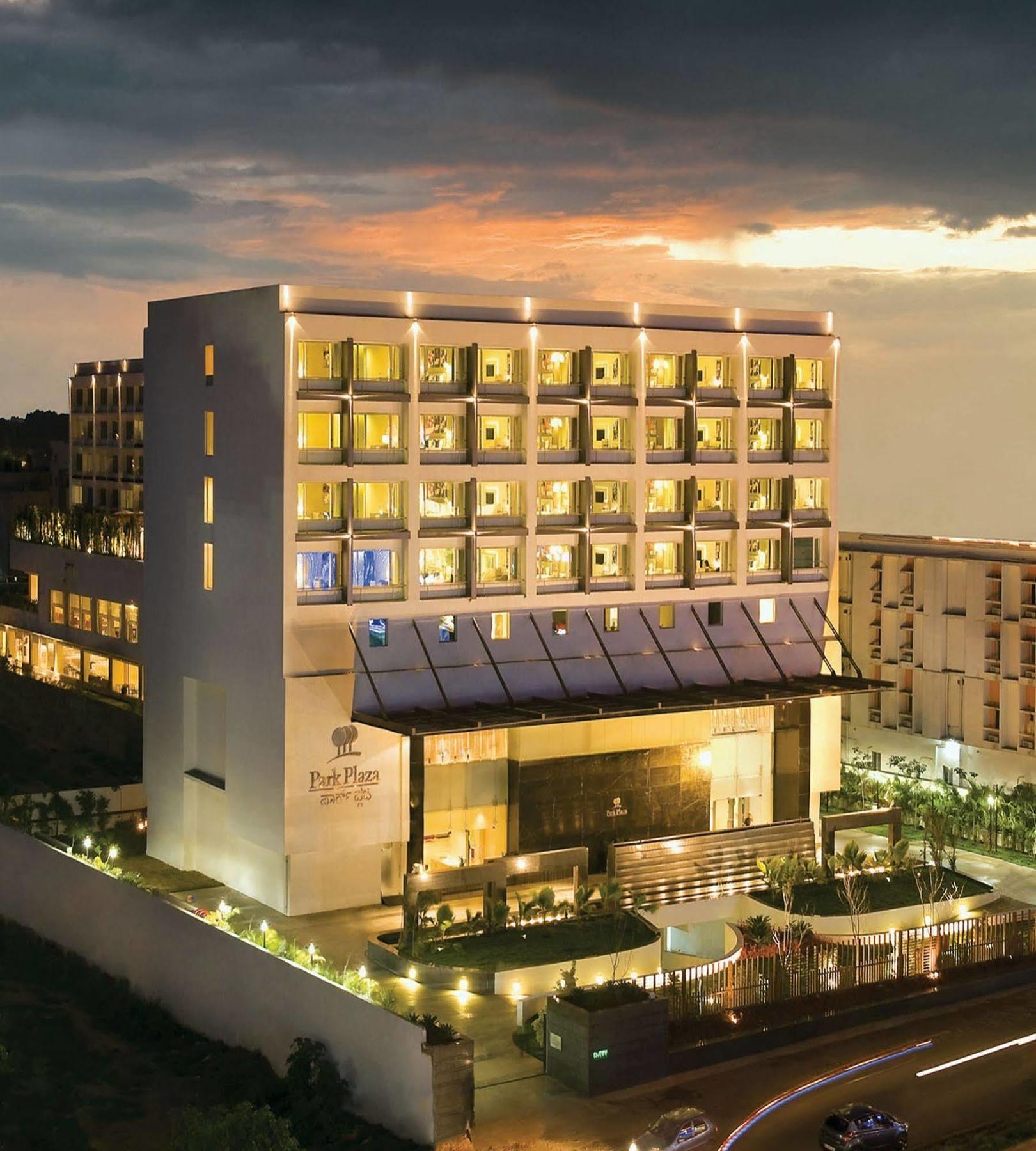 Hotel Radisson Blu Bengaluru Outer Ring Road Exterior foto